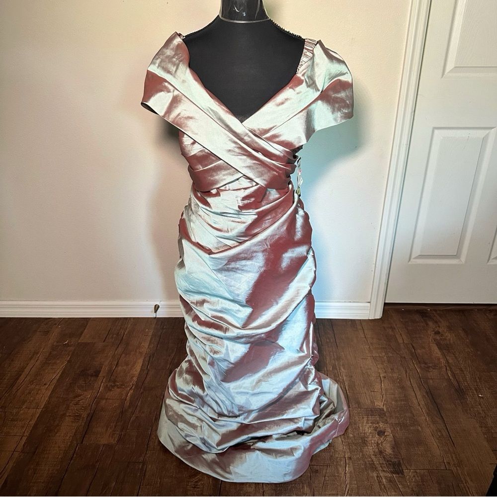 Adrianna Papell Iridescent Blush Satin Formal Dress Size 18W NWT